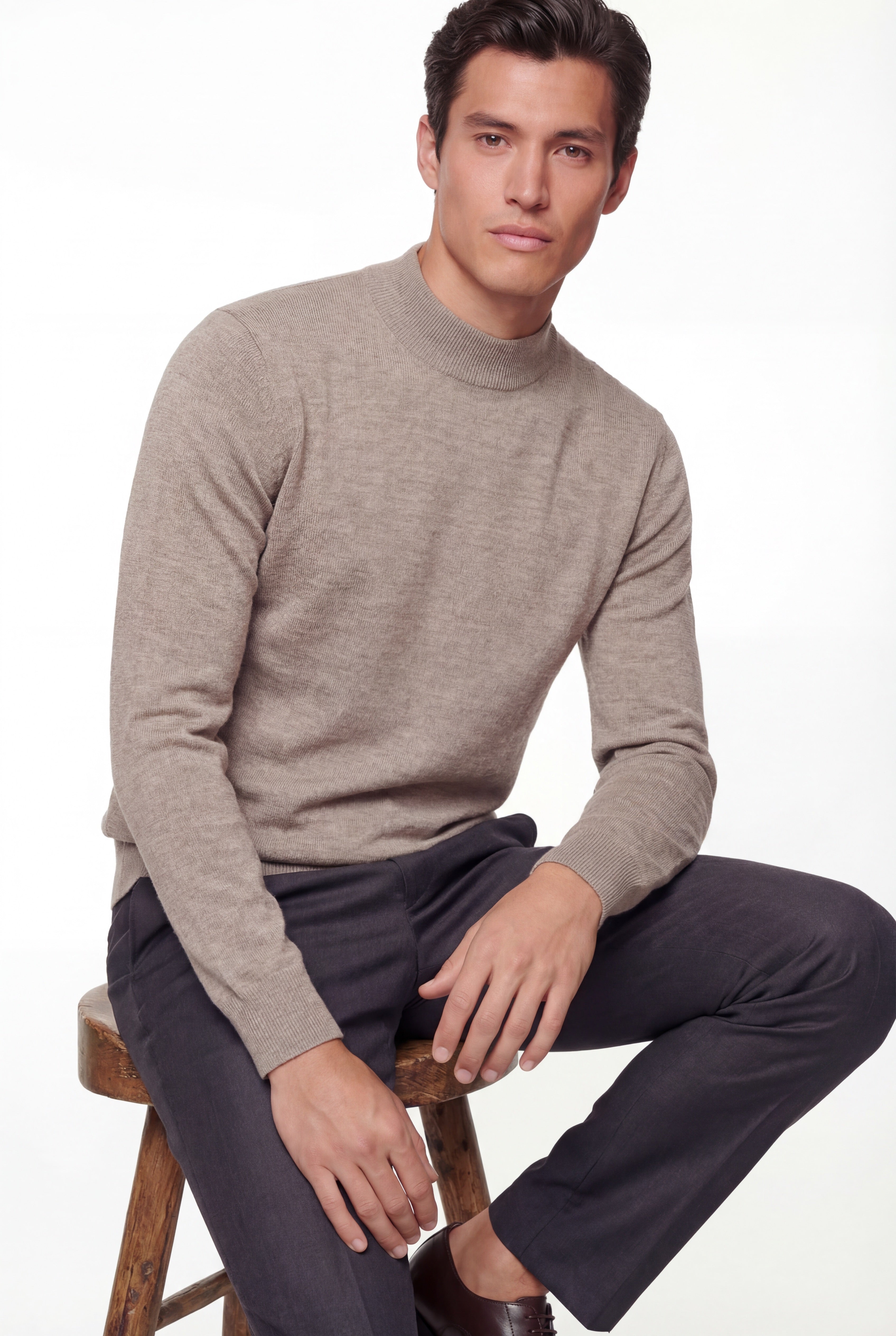 Pull en maille à col montant – Beige – Laine mérinos extra-fine