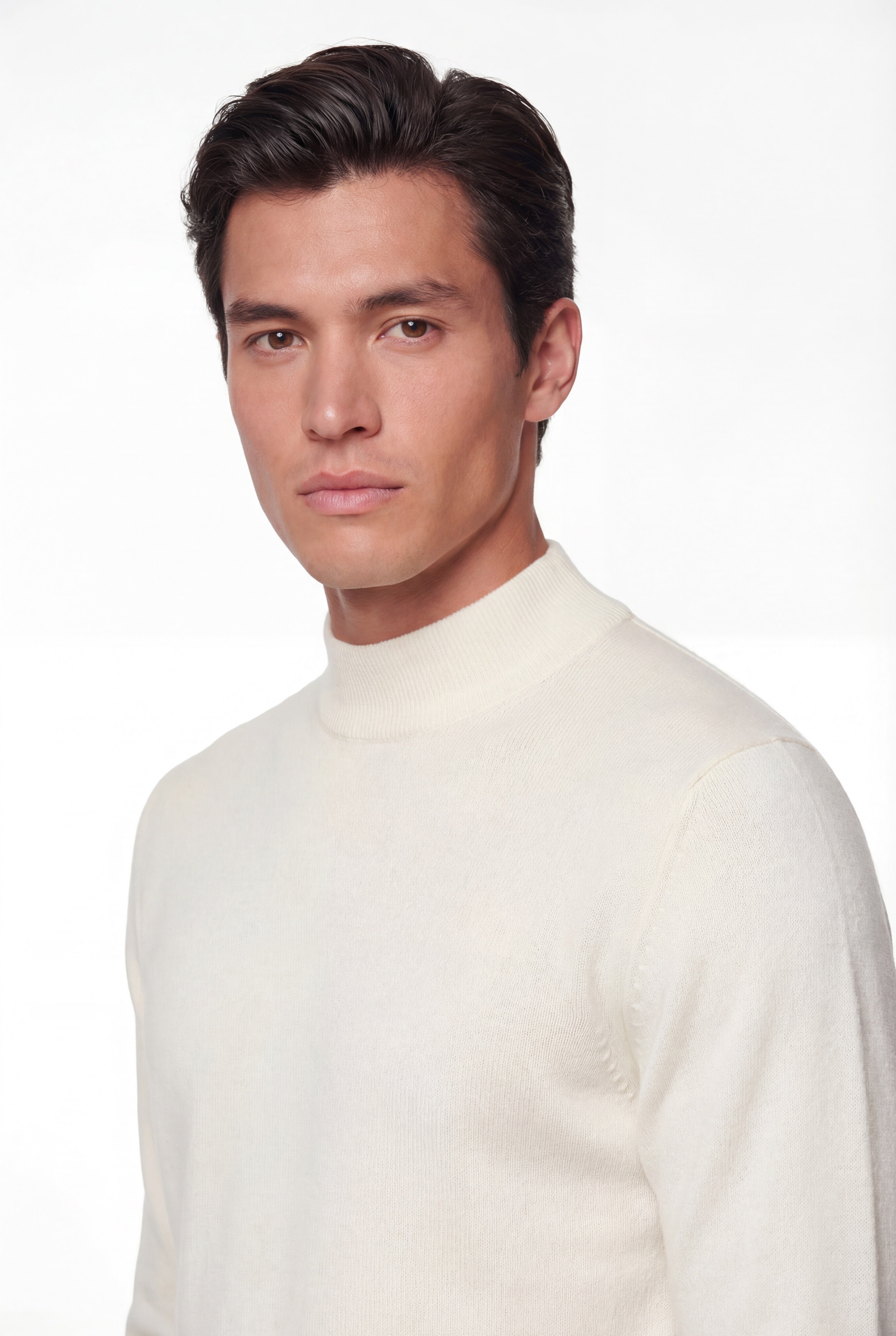 Pull en maille à col montant – Ivoire – Laine mérinos extra-fine