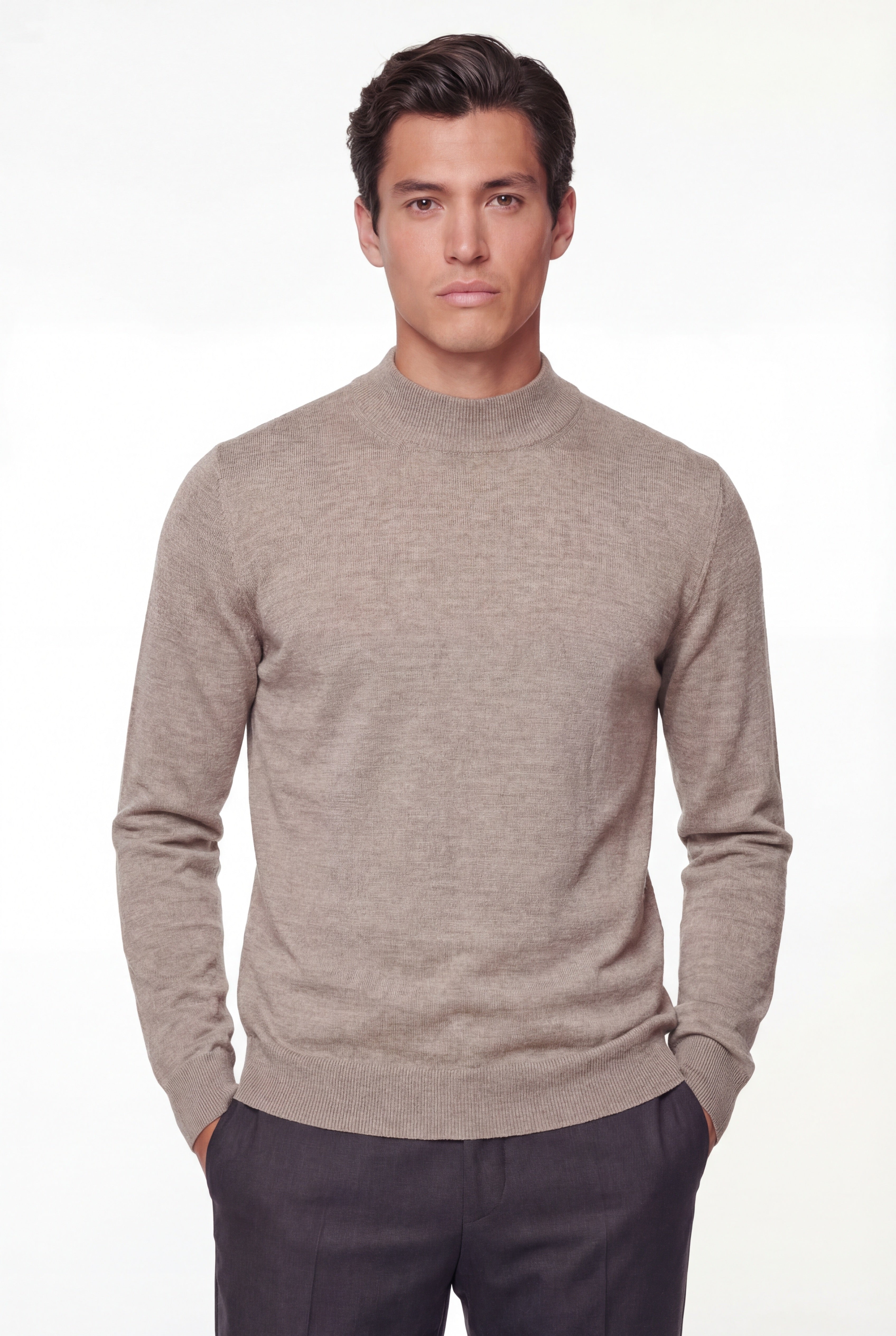 Pull en maille à col montant – Beige – Laine mérinos extra-fine