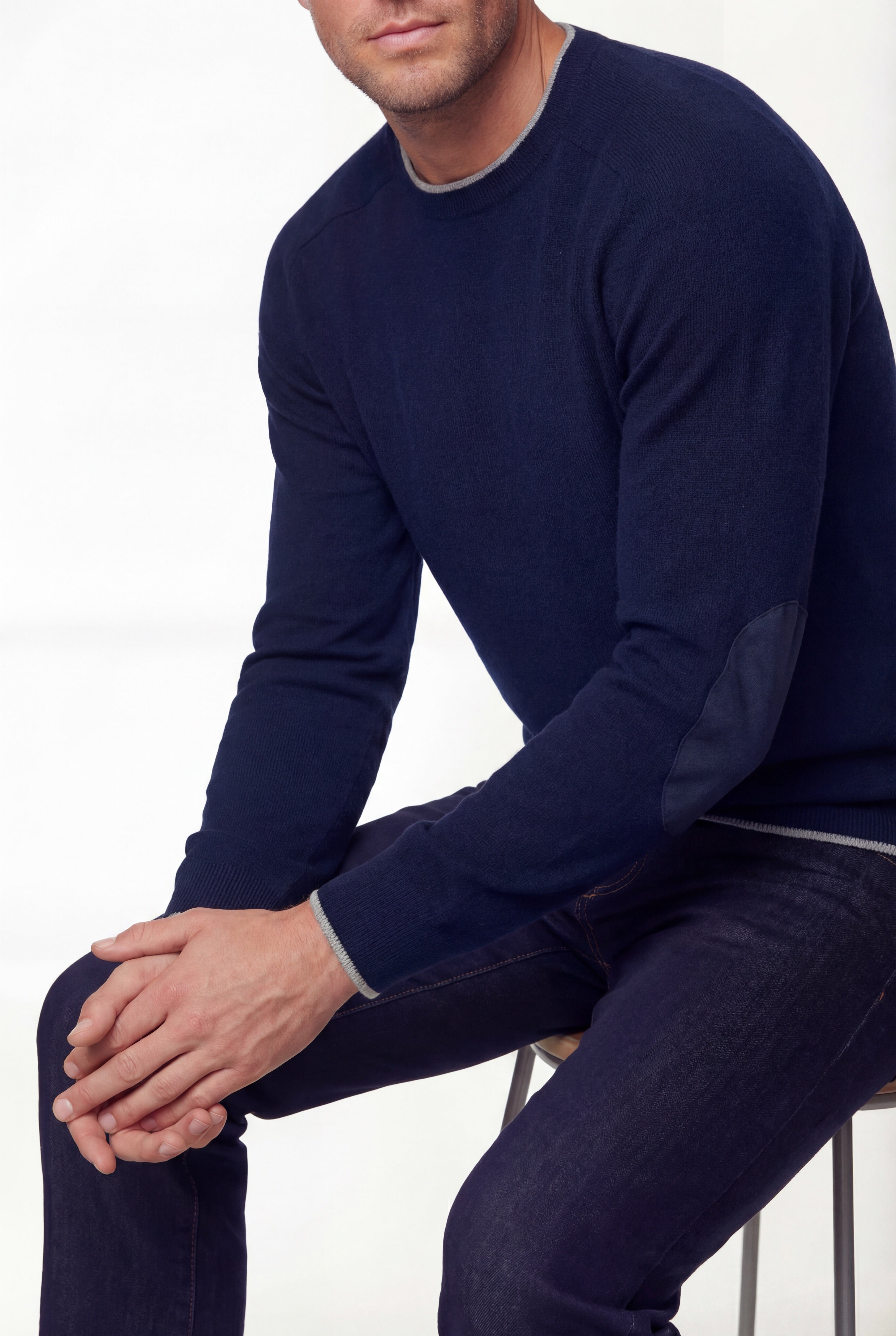Pull à col rond – Bleu marine – Mélange laine mérinos et cachemire